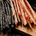 Czy paluszki mięsne i suszone mięso są przydatne: dietetycy wyjaśnili wszystkie niuanse czy-paluszki-miesne-i-suszone-mieso-sa-przydatne-dietetycy-wyjasnili.webp.webp