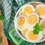 Jak długo można przechowywać jajka na twardo: 4 oznaki zepsucia produktu jak-dlugo-mozna-przechowywac-jajka-na-twardo-4-oznaki-zepsucia.webp.webp